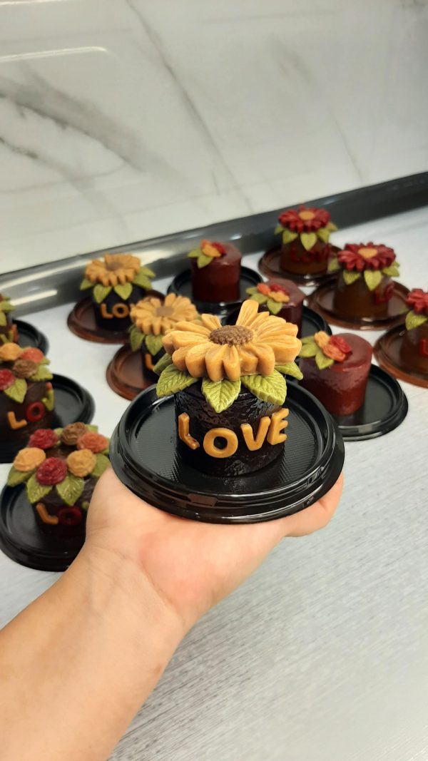 مینی کیک لواشکی طرح LOVE - Image 2